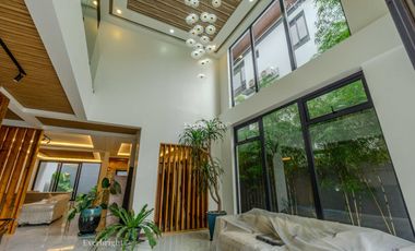 7BR HOUSE  & LOT; MULTINATIONAL VILLAGE - PARANAQUE CITY - FOR SALE / FOR RENT