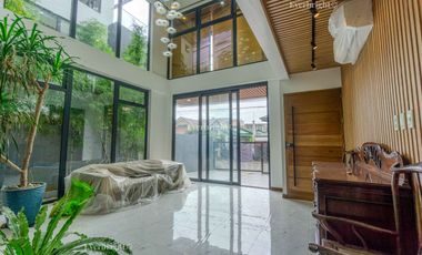 7BR HOUSE  & LOT; MULTINATIONAL VILLAGE - PARANAQUE CITY - FOR SALE / FOR RENT