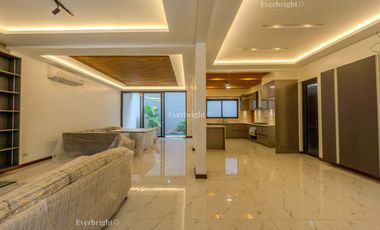 7BR HOUSE  & LOT; MULTINATIONAL VILLAGE - PARANAQUE CITY - FOR SALE / FOR RENT