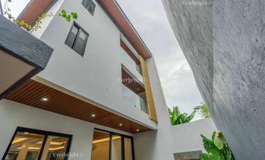 7BR HOUSE  & LOT; MULTINATIONAL VILLAGE - PARANAQUE CITY - FOR SALE / FOR RENT