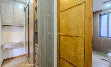 7BR HOUSE  & LOT; MULTINATIONAL VILLAGE - PARANAQUE CITY - FOR SALE / FOR RENT