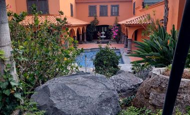 Residencia en Venta, tipo Colonial Mexicano, con excelentes acabados y amplios espacios