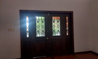 Residencia en Venta, tipo Colonial Mexicano, con excelentes acabados y amplios espacios