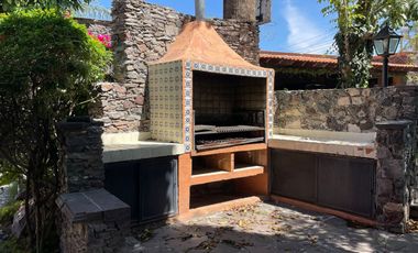 Residencia en Venta, tipo Colonial Mexicano, con excelentes acabados y amplios espacios