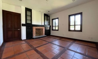 Residencia en Venta, tipo Colonial Mexicano, con excelentes acabados y amplios espacios