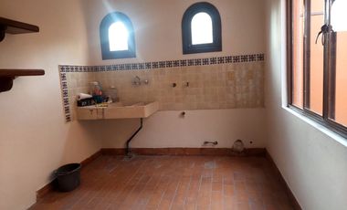 Residencia en Venta, tipo Colonial Mexicano, con excelentes acabados y amplios espacios