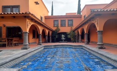 Residencia en Venta, tipo Colonial Mexicano, con excelentes acabados y amplios espacios