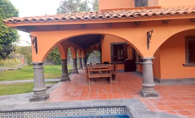 Residencia en Venta, tipo Colonial Mexicano, con excelentes acabados y amplios espacios