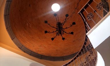 Residencia en Venta, tipo Colonial Mexicano, con excelentes acabados y amplios espacios