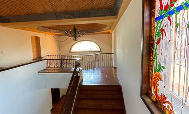 Residencia en Venta, tipo Colonial Mexicano, con excelentes acabados y amplios espacios