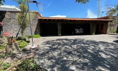 Residencia en Venta, tipo Colonial Mexicano, con excelentes acabados y amplios espacios