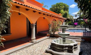 Residencia en Venta, tipo Colonial Mexicano, con excelentes acabados y amplios espacios