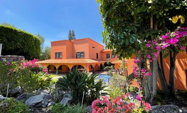 Residencia en Venta, tipo Colonial Mexicano, con excelentes acabados y amplios espacios