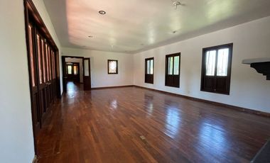 Residencia en Venta, tipo Colonial Mexicano, con excelentes acabados y amplios espacios