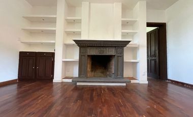 Residencia en Venta, tipo Colonial Mexicano, con excelentes acabados y amplios espacios