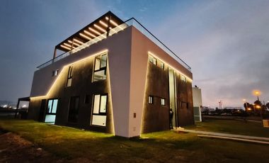 VENDO EXCLUSIVA CASA DE PLAYA DE ESTRENO