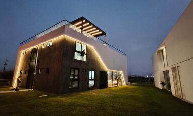 VENDO EXCLUSIVA CASA DE PLAYA DE ESTRENO