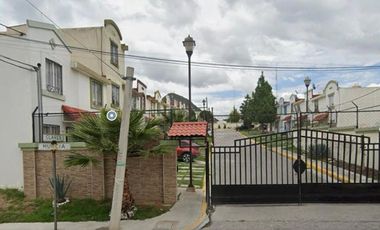 Casa En Remate Bancario En Privada Carabias, Clares, Urbi Villa Del Rey, Estado De México