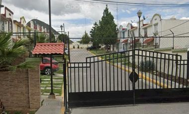 Casa En Remate Bancario En Privada Carabias, Clares, Urbi Villa Del Rey, Estado De México