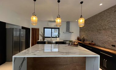 FIRE SALE AYALA ALABANG HOUSE 4 BEDROOM
