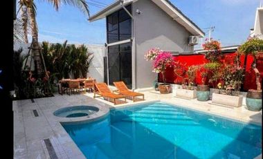 For sale: 2-storey twin house (decorated in a pool villa style) in the Q District Chaiyaphruek-Ratchaphruek with an English-style house from Q House,