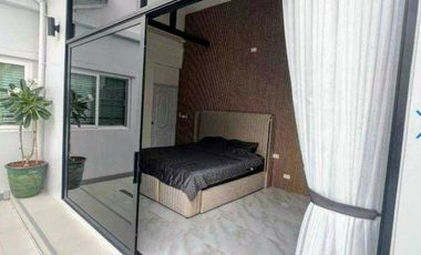 For sale: 2-storey twin house (decorated in a pool villa style) in the Q District Chaiyaphruek-Ratchaphruek with an English-style house from Q House,
