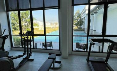 For sale: 2-storey twin house (decorated in a pool villa style) in the Q District Chaiyaphruek-Ratchaphruek with an English-style house from Q House,