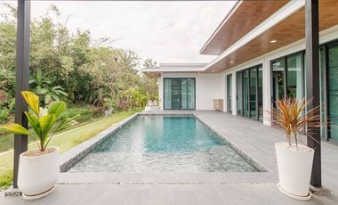 For Sale: 8.9 million baht. Water front pool villa in Saraphi for sale. Ideal to live in yourself or rent out as an investment property for 7.5-8% ren