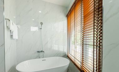 For Sale: 8.9 million baht. Water front pool villa in Saraphi for sale. Ideal to live in yourself or rent out as an investment property for 7.5-8% ren
