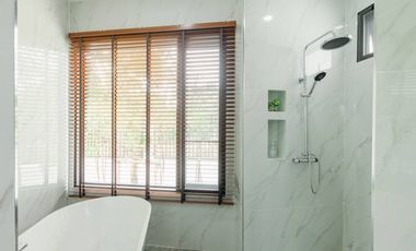 For Sale: 8.9 million baht. Water front pool villa in Saraphi for sale. Ideal to live in yourself or rent out as an investment property for 7.5-8% ren