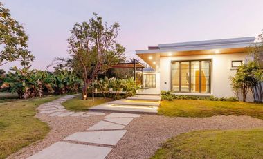 For Sale: 8.9 million baht. Water front pool villa in Saraphi for sale. Ideal to live in yourself or rent out as an investment property for 7.5-8% ren