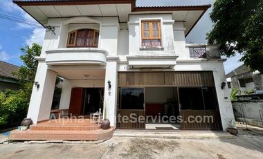 Detached house 2 story, Muang Thong Village 4, near Punnawithi BTS Station, with built-in furniture