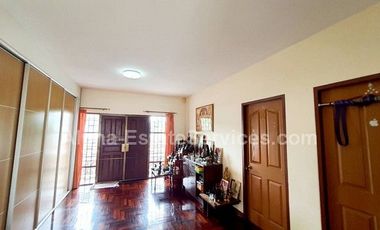 Detached house 2 story, Muang Thong Village 4, near Punnawithi BTS Station, with built-in furniture