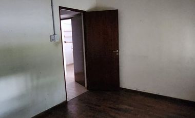 Amplia Casa - Zona Parque - Calle San Lorenzo -