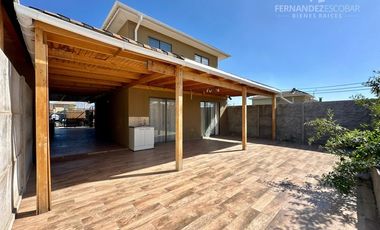 SAN ESTEBAN - VENDE CASA ESQUINA DE 4D 3B 4E LAS VIZCACHAS