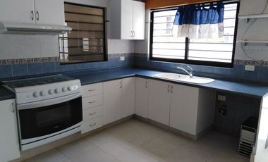 SE ESCUCHAN OFERTAS VENTA Casa con ALBERCA en Real de Juriquilla Querétaro