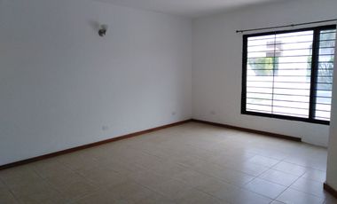 SE ESCUCHAN OFERTAS VENTA Casa con ALBERCA en Real de Juriquilla Querétaro