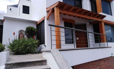 SE ESCUCHAN OFERTAS VENTA Casa con ALBERCA en Real de Juriquilla Querétaro