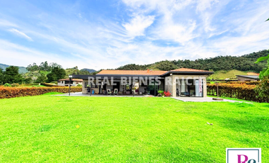 Venta de Casa Campestre en La Ceja - Sector El Tambo