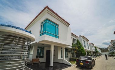HERMOSA CASA RESIDENCIAL PARA VENTA EN CONJUNTO AQUA MARINA