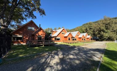 Complejo de cabañas turístico orilla pavimento camino termas de Chillan
