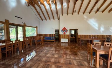 Complejo de cabañas turístico orilla pavimento camino termas de Chillan