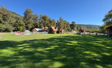 Complejo de cabañas turístico orilla pavimento camino termas de Chillan