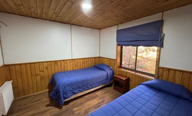 Complejo de cabañas turístico orilla pavimento camino termas de Chillan