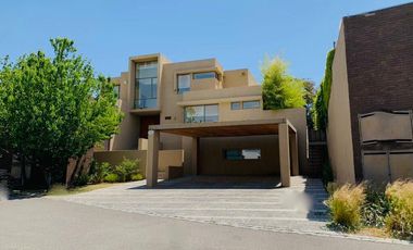 OPORTUNIDAD MARAVILLOSA CASA EN ARRIENDO EN LOS BRAVOS