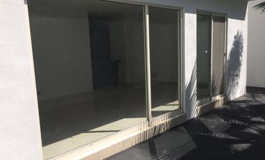 Renta de bonita casa en Cumbres Elite sector Villas
