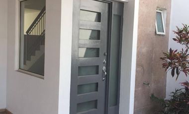 Renta de bonita casa en Cumbres Elite sector Villas