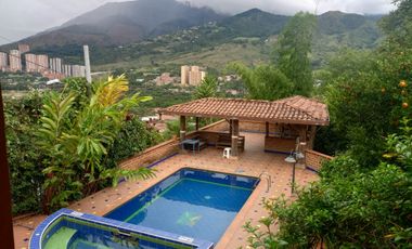 Venta hermosa Casa Finca, La misericordia, Copacabana Antioquia.