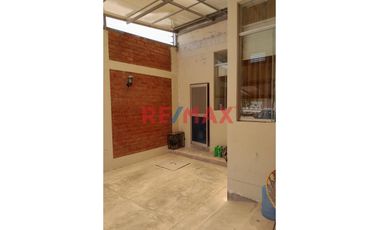 Venta De Casa De Tres Pisos En Urb.Los Medanos // ID: 1133344