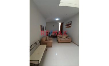 Venta De Casa De Tres Pisos En Urb.Los Medanos // ID: 1133344